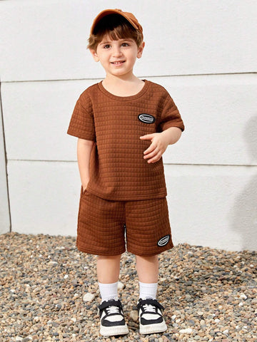 "Stylish Toddler Quilted Two-Piece Set - Boys' Casual T-Shirt and Shorts in Brown"